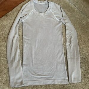 Lululemon grey swiftly tech long sleeve size 0